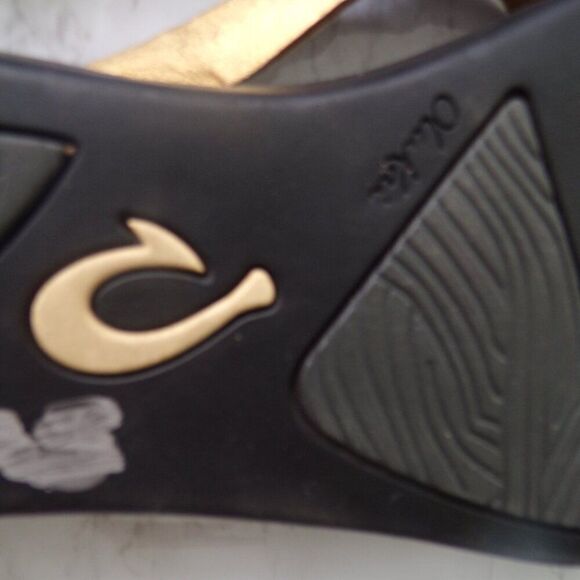 Olukai leather gold flip flops 7 - Picture 5 of 8